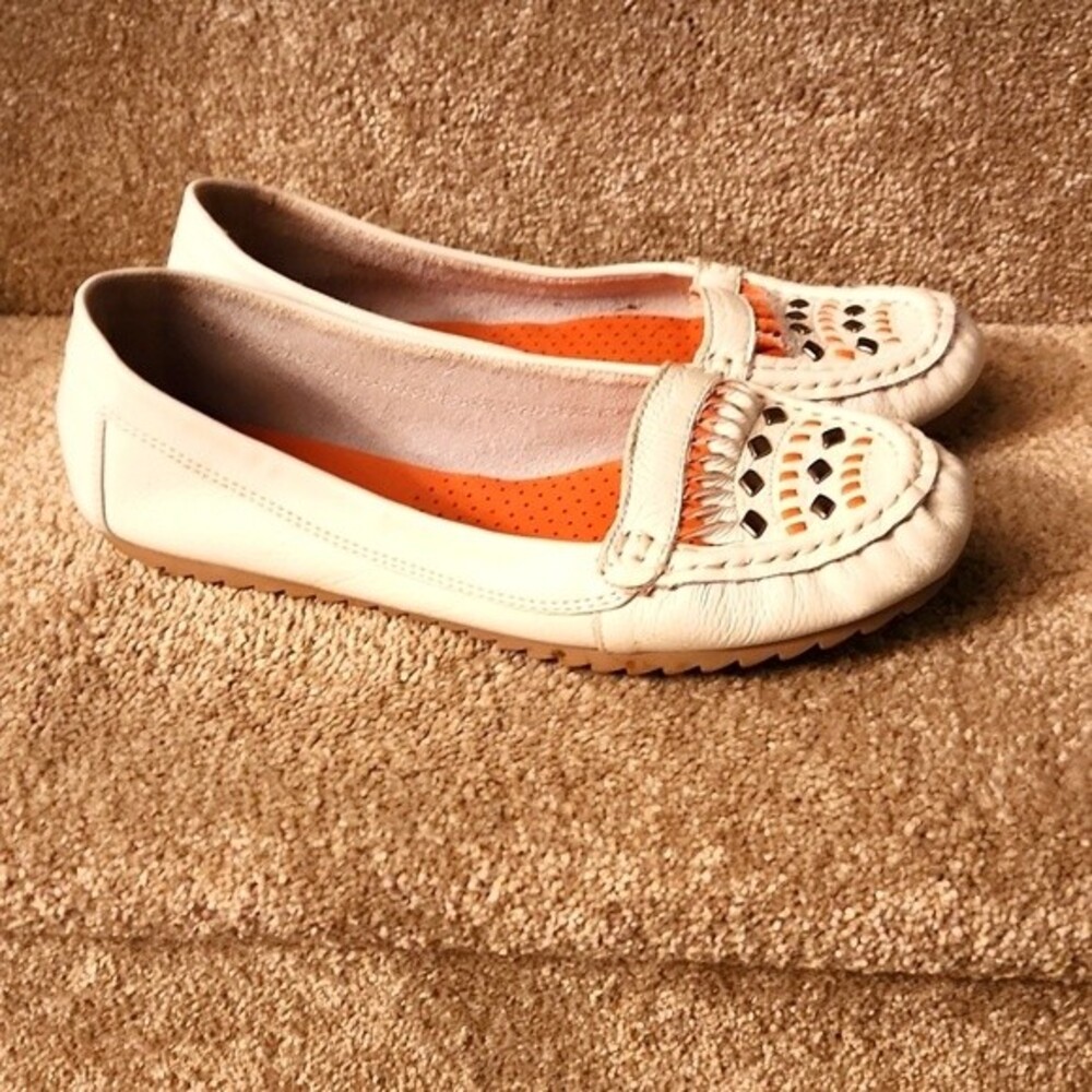 BareTraps Women's "Adeen" White Leather Moccasins Size 8.5